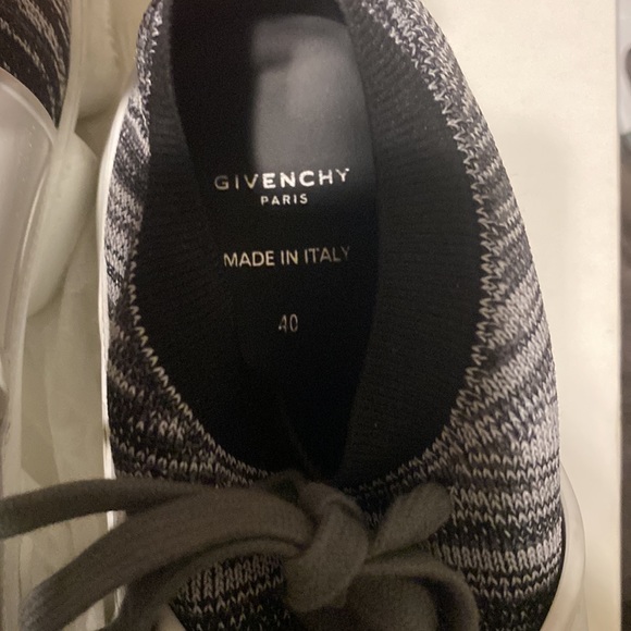 Shoes - Picture 4 of 6